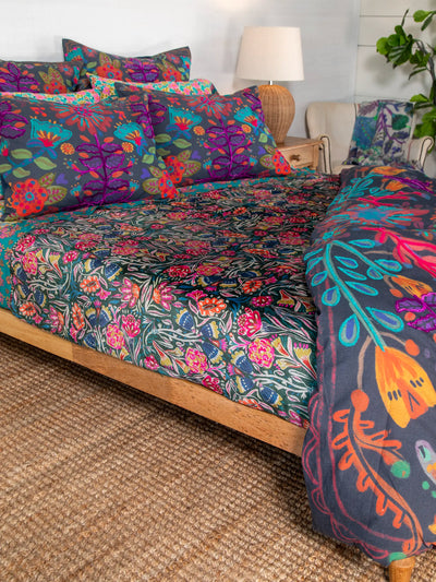 Double-Sided Cozy Bed Blanket - Green Lined Floral-view 2